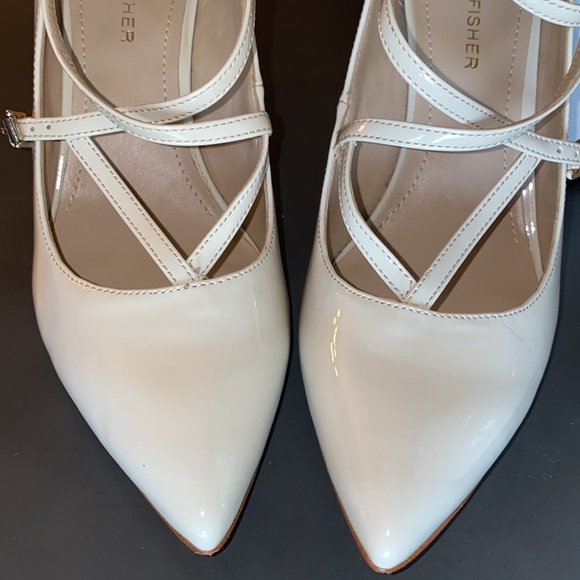 Marc Fisher “ivory” colored 3.5” heel. Good condition. All man made material - Picture 11 of 17